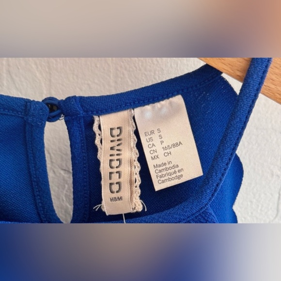 H&M Divided Royal Blue Scallop Halter Crop Top Size Small - Picture 3 of 4